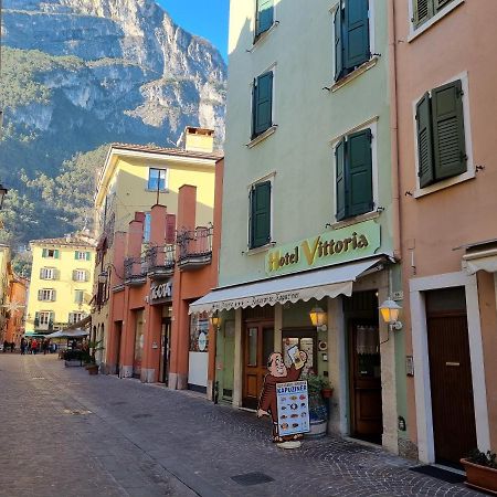 Hotel Vittoria Рива-дель-Гарда Экстерьер фото