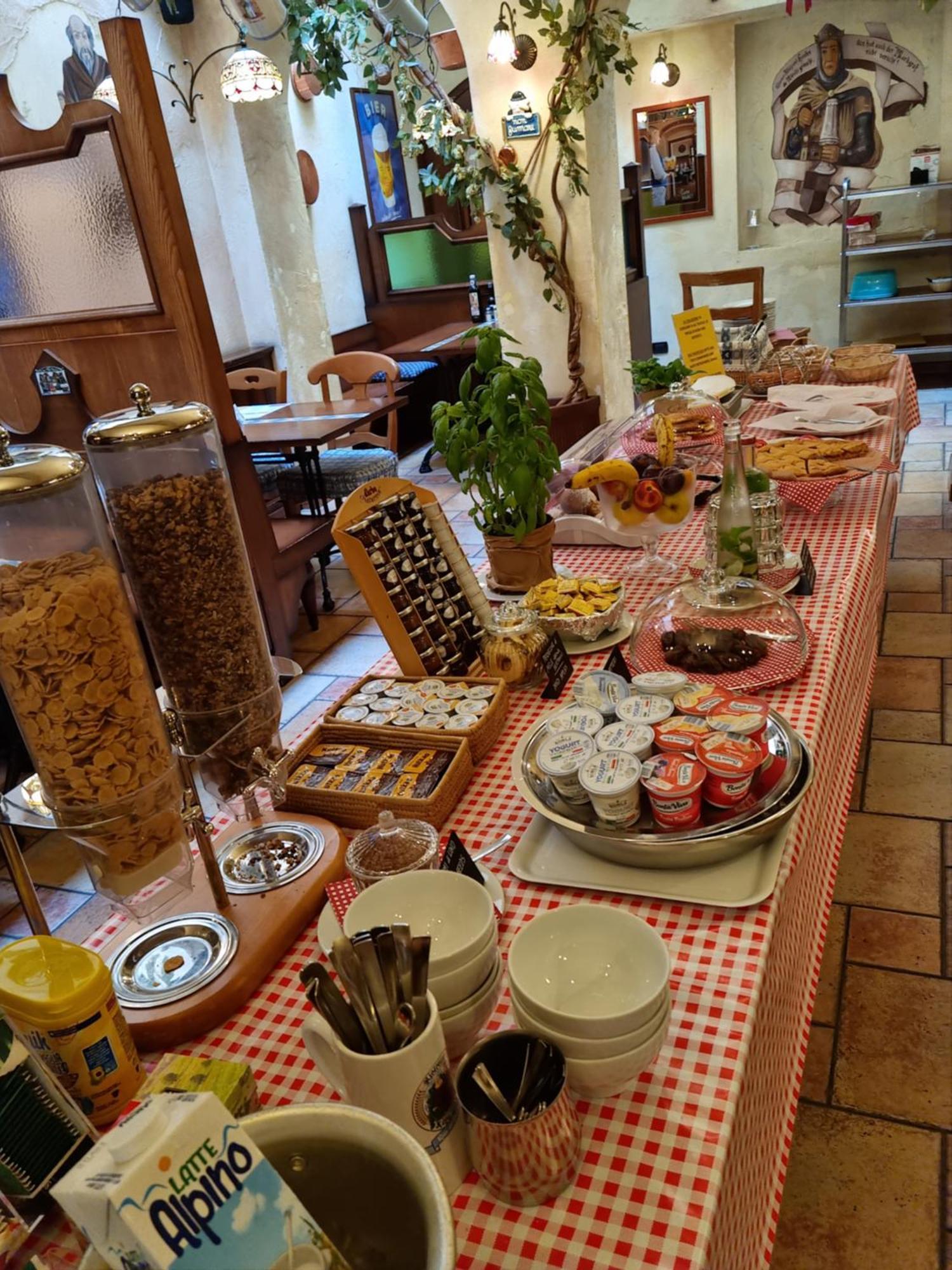 Hotel Vittoria Рива-дель-Гарда Экстерьер фото